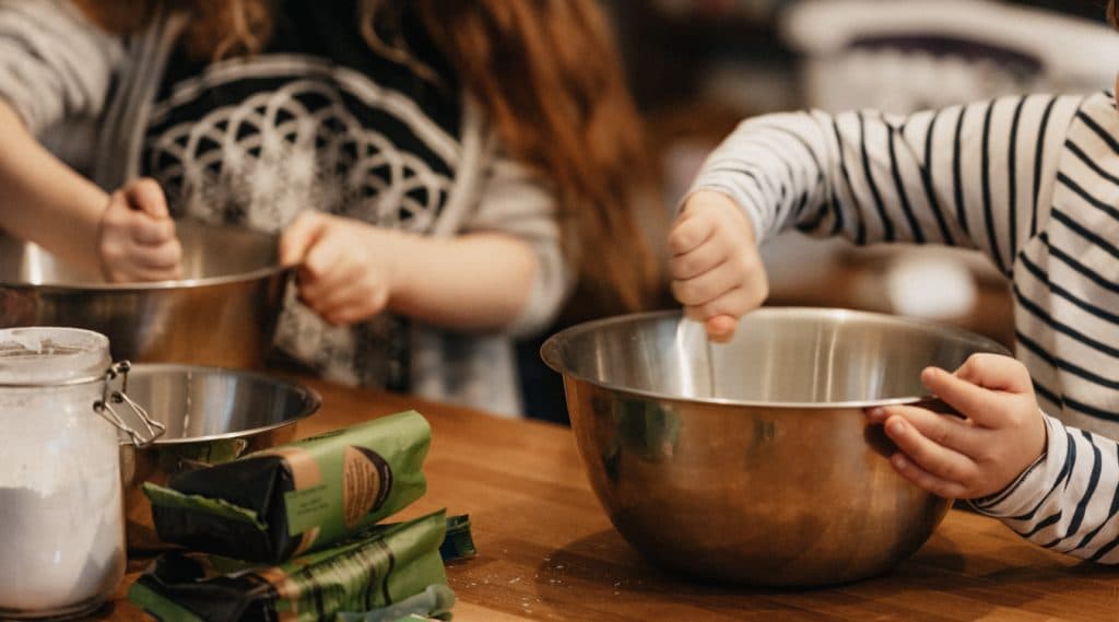 Cover Image for Supporting Hot Gold Radio – Christmas Food Bank Appeal