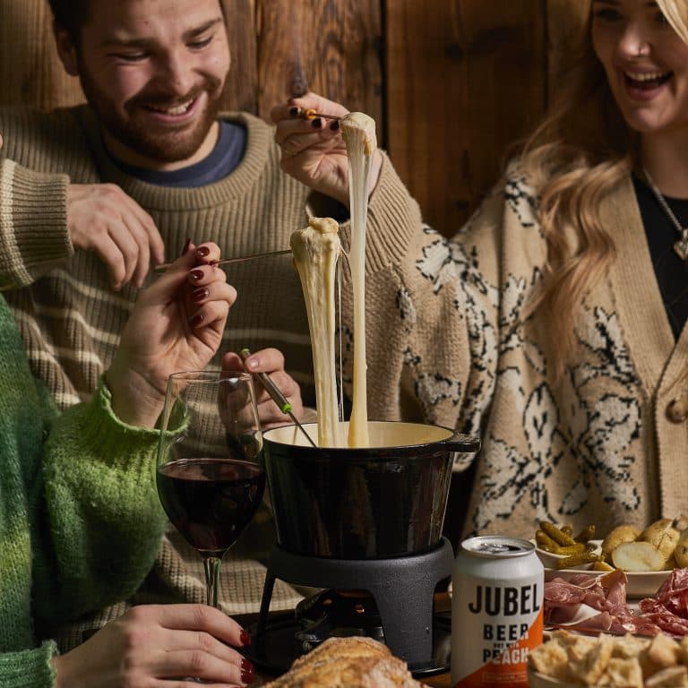 Cover Image for Savour the Slopes with Après-Ski Specials at Heartwood Inns